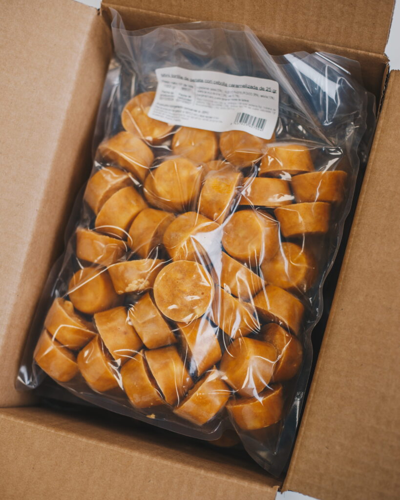 Caja mini tortilla de patata con cebolla caramelizada de 25 gramos. 3 bolsas de 1 kilo (1)