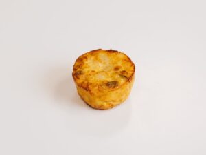 Mini tortilla de cebolla caramelizada